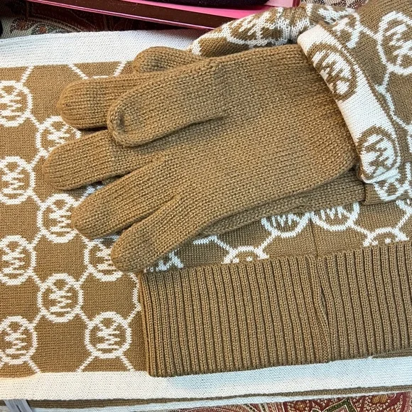 Michael Kors Brown Knit Accessory Set - Picture 1 of 1